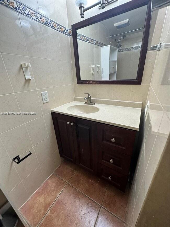 1801 S Treasure Drive 112 — photo 2