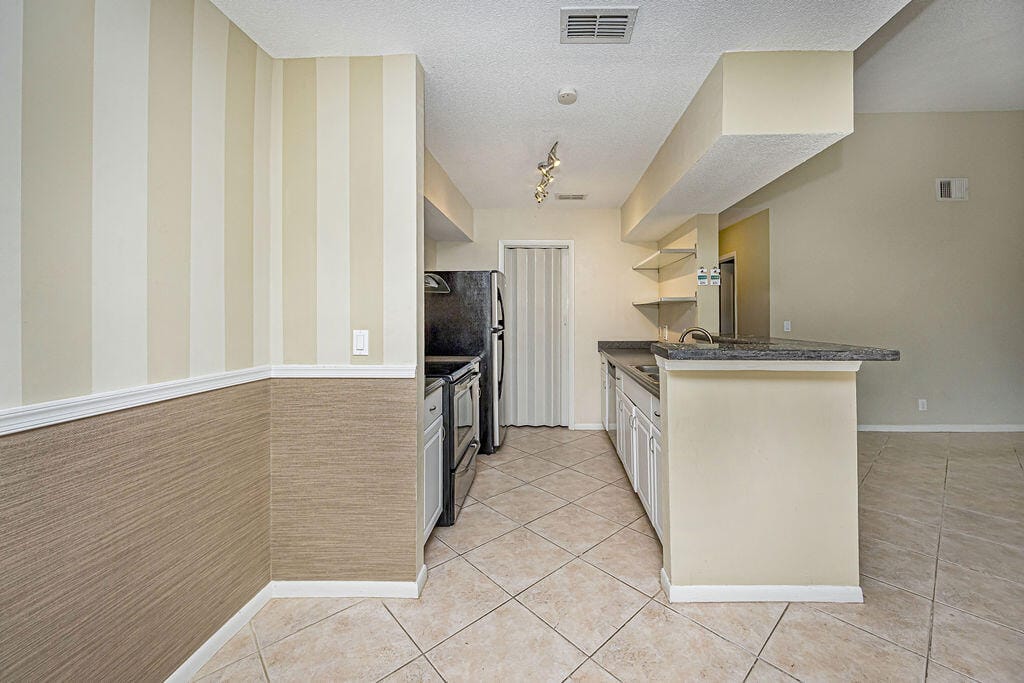 815 W BOYNTON BEACH Boulevard 1-203, Boynton Beach, FL 33426 photo 7