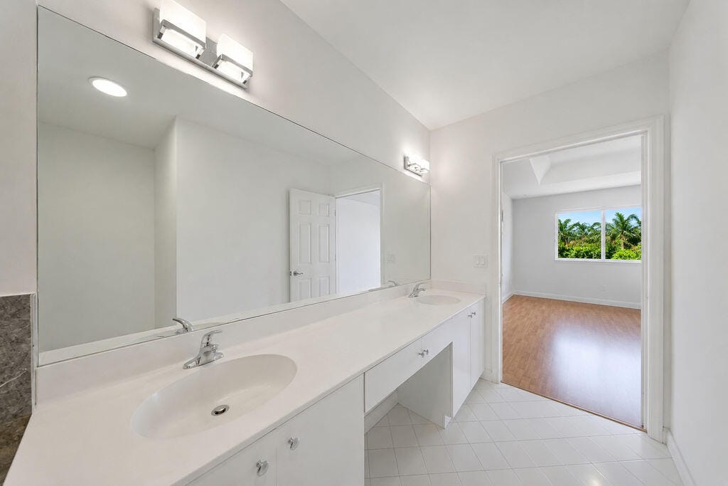 5733 NW 112th Place, Doral, FL 33178 photo 20