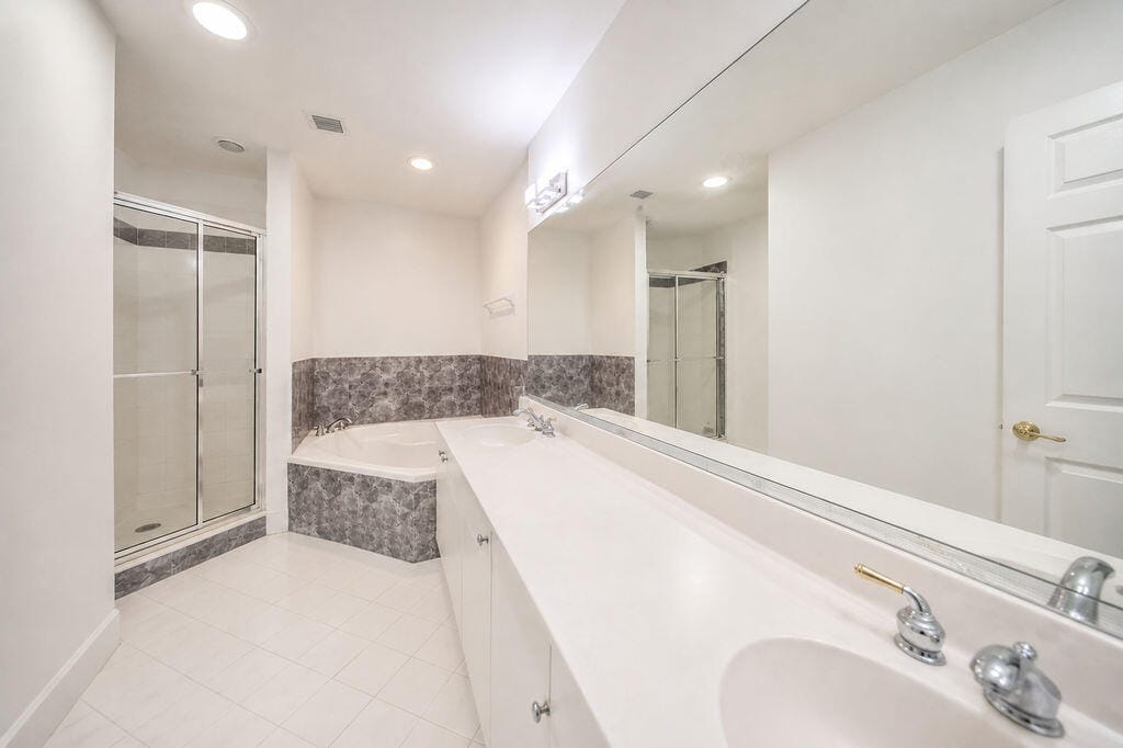 5733 NW 112th Place, Doral, FL 33178 photo 21