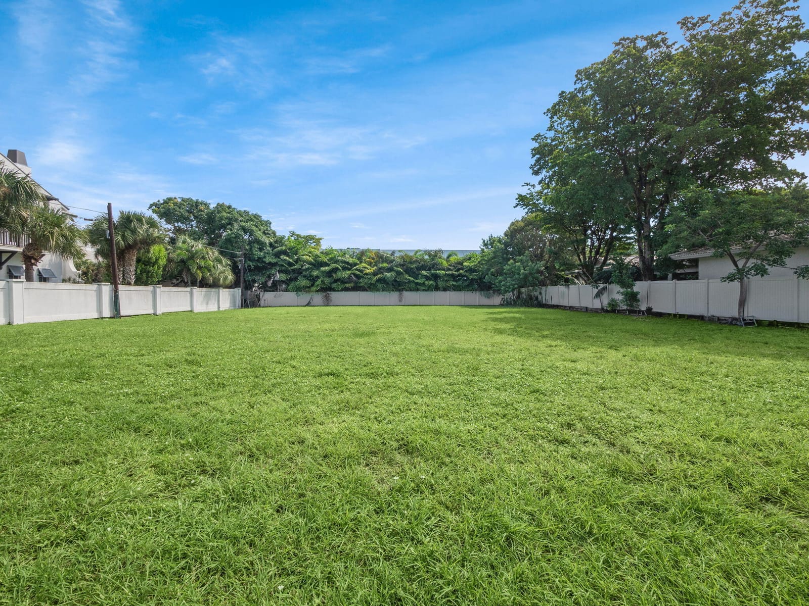 905 NE 6TH Avenue — photo 4