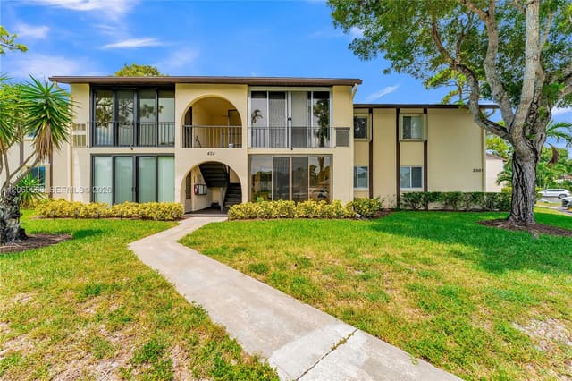 3561 Pine Tree Court D-1, Pine Ridge Iv Condo, Greenacres, FL