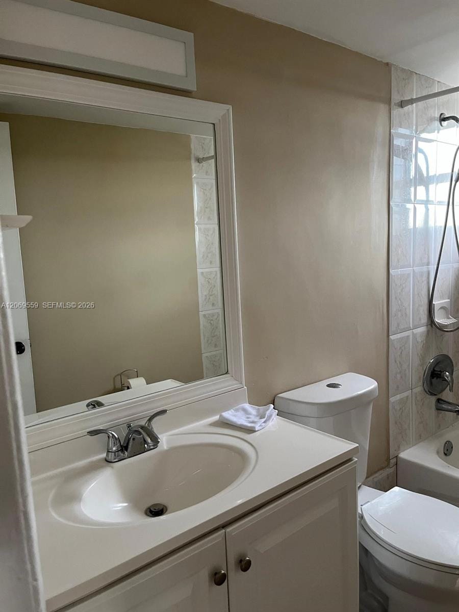 4550 NW 9th Street 701E — photo 5