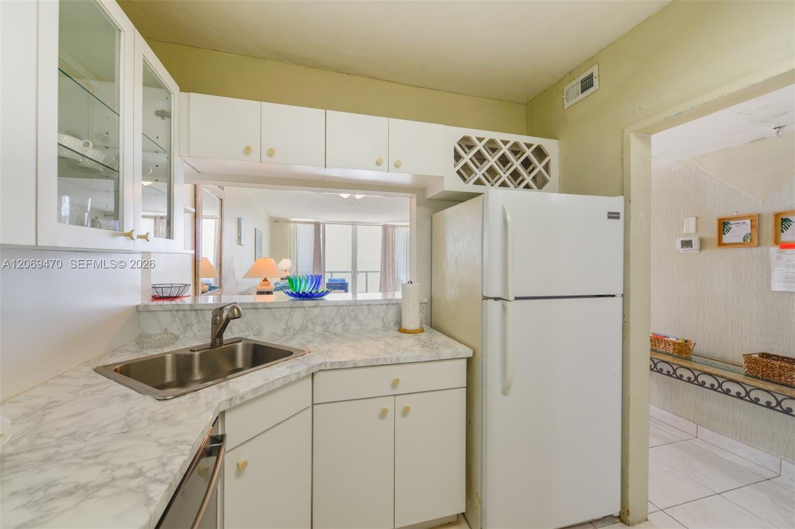 5601 Collins Avenue 512 — photo 11