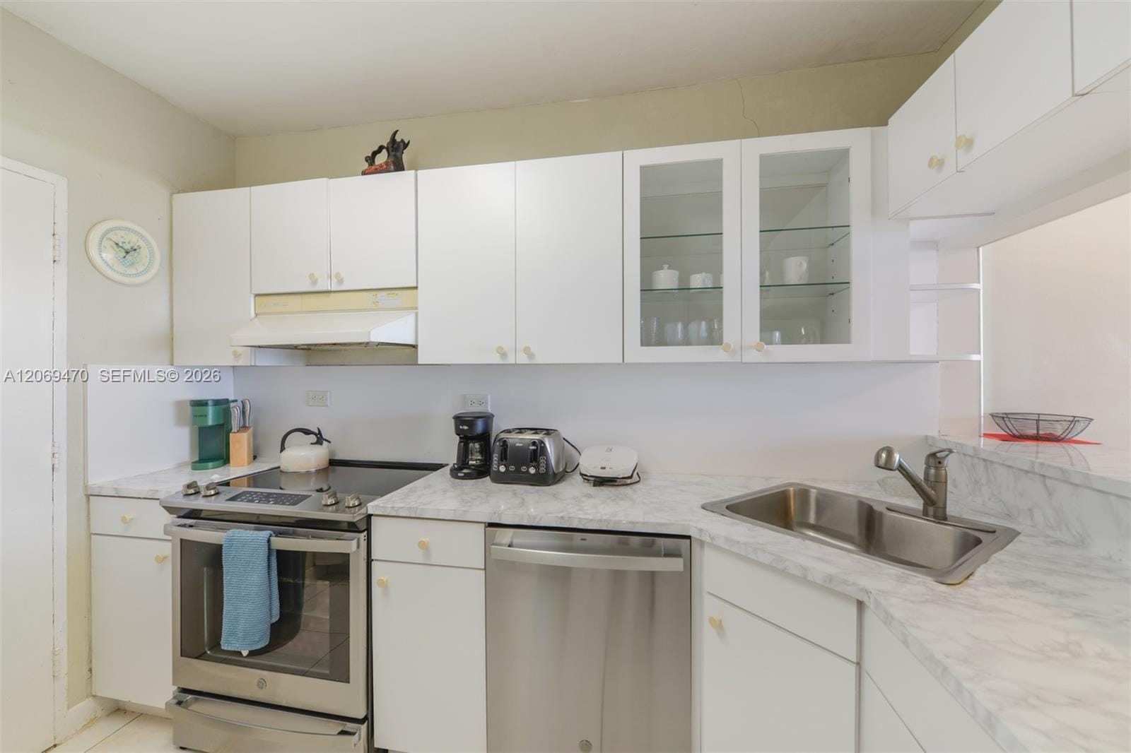5601 Collins Avenue 512 — photo 10