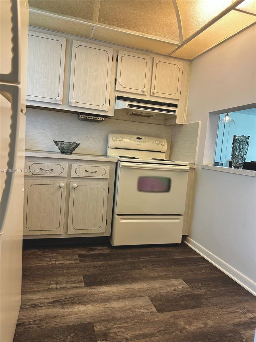 8881 Sunrise Lakes Boulevard 108 — photo 12