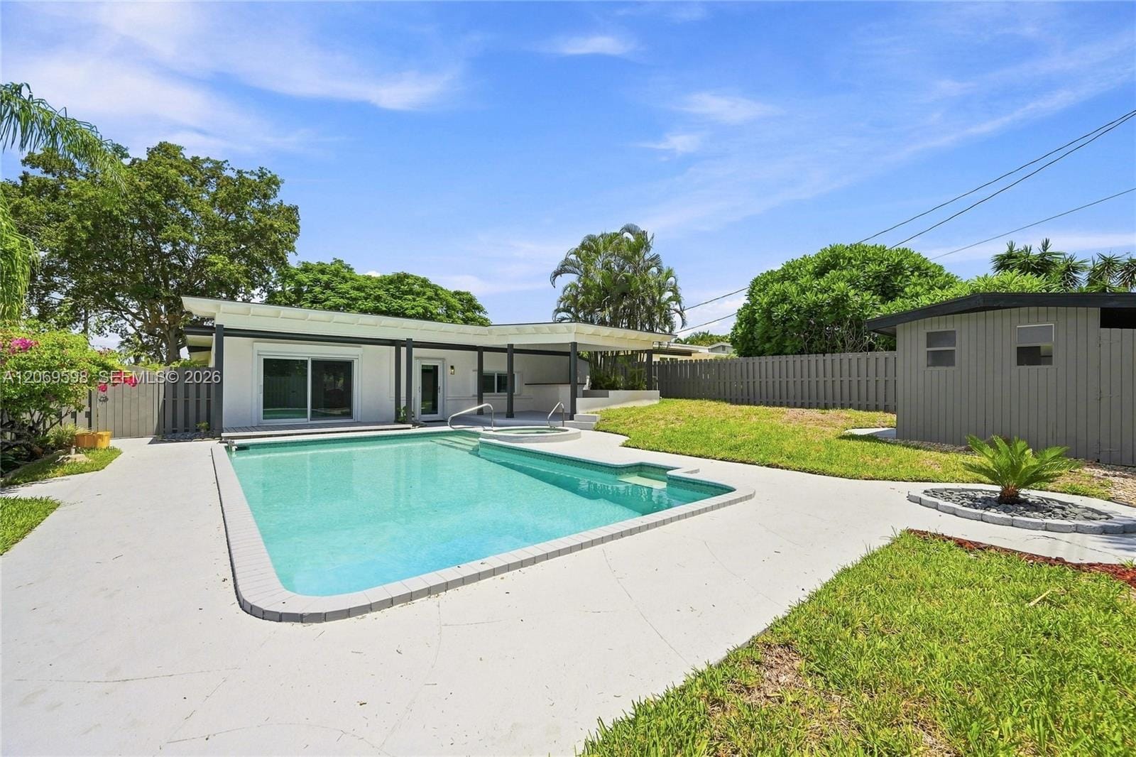 450 SW 1st Street — photo 9