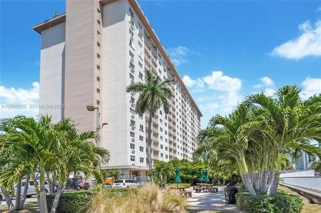 400 Kings Point Drive 316, Coastal Towers, Sunny Isles Beach, FL