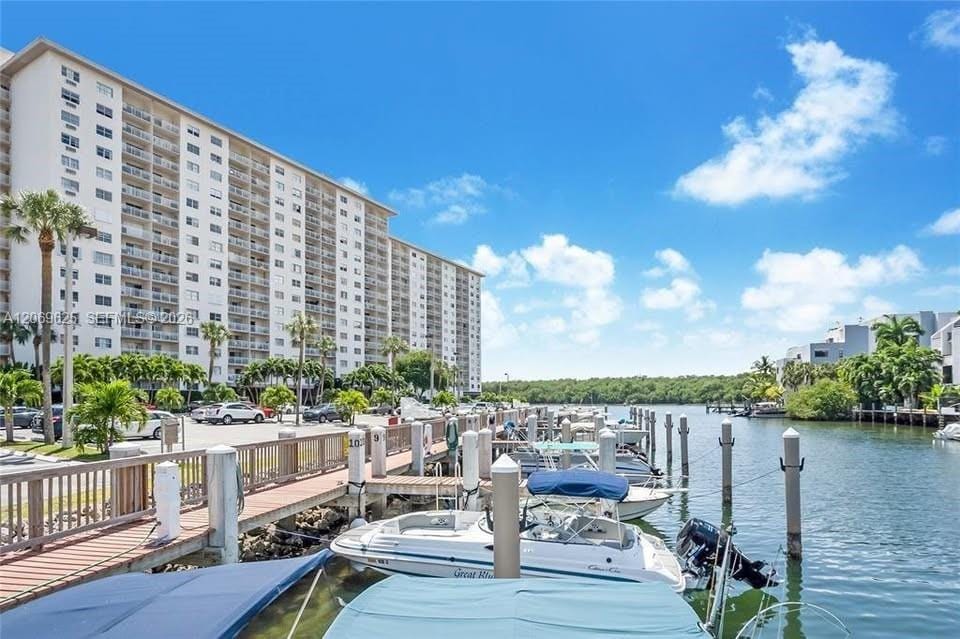 400 Kings Point Drive 316 — photo 5