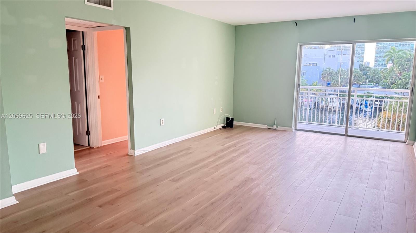400 Kings Point Drive 316 — photo 7