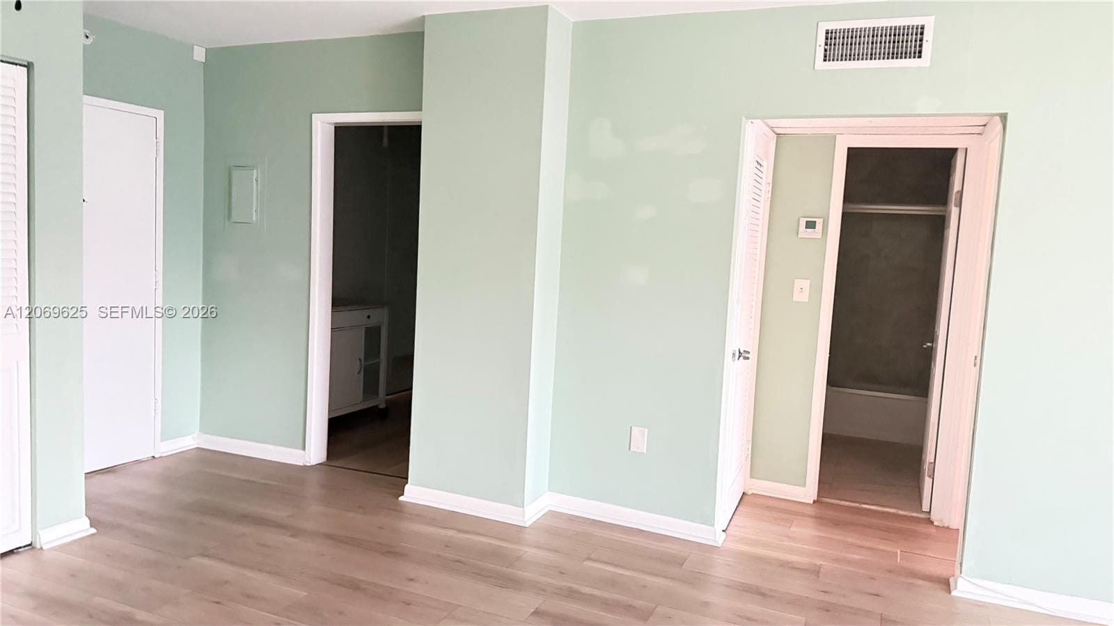 400 Kings Point Drive 316 — photo 9