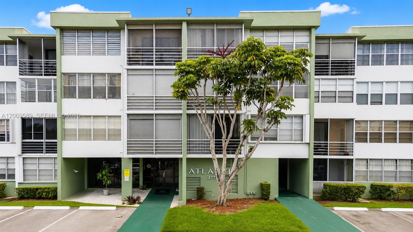 2771 Taft Street 407 — photo 1
