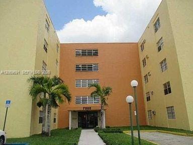 7000 NW 186th Street 4-323, Hialeah, FL 33015 photo 3