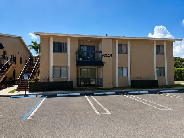 6043 10TH Avenue N 131, Greenacres, FL 33463