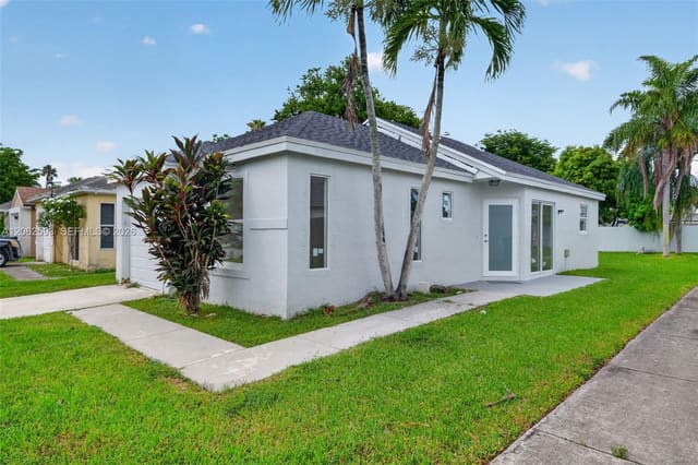 941 SW 7th Place, Villas Of Palm Bay, Florida City, FL
