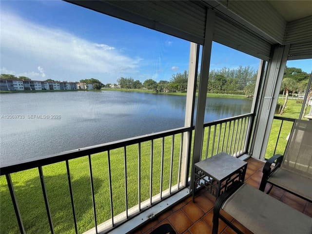 9423 S Hollybrook Lake Drive 203, Pembroke Pines, FL 33025