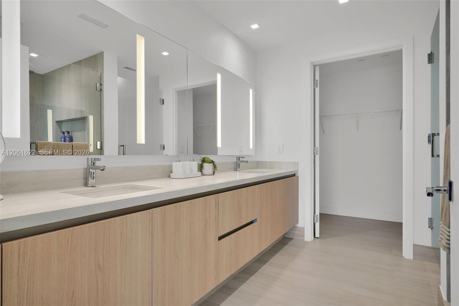 2411 Laguna Circle 1610 — photo 8