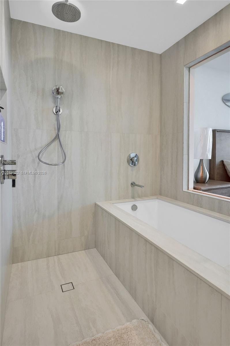 2411 Laguna Circle 1610 — photo 9