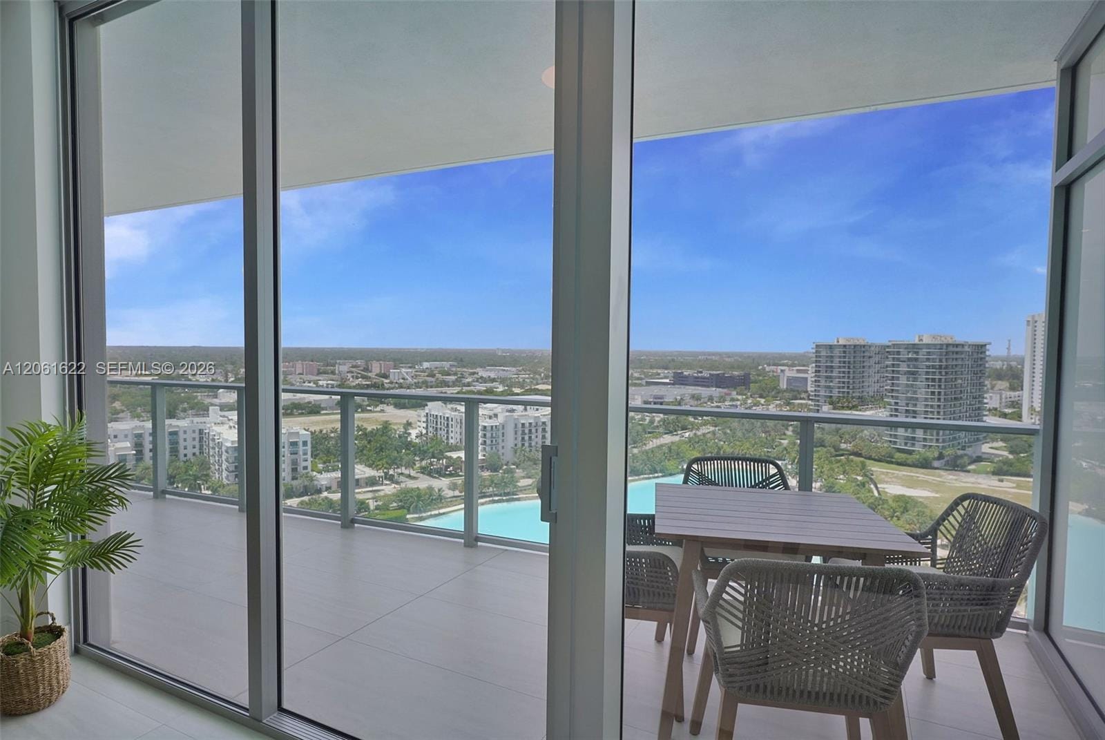 2411 Laguna Circle 1610 — photo 3