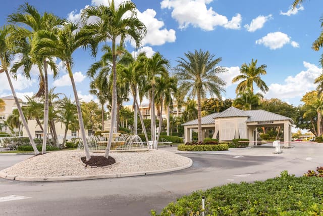 17 ROYAL PALM Way 105, Boca Bayou, Boca Raton, FL