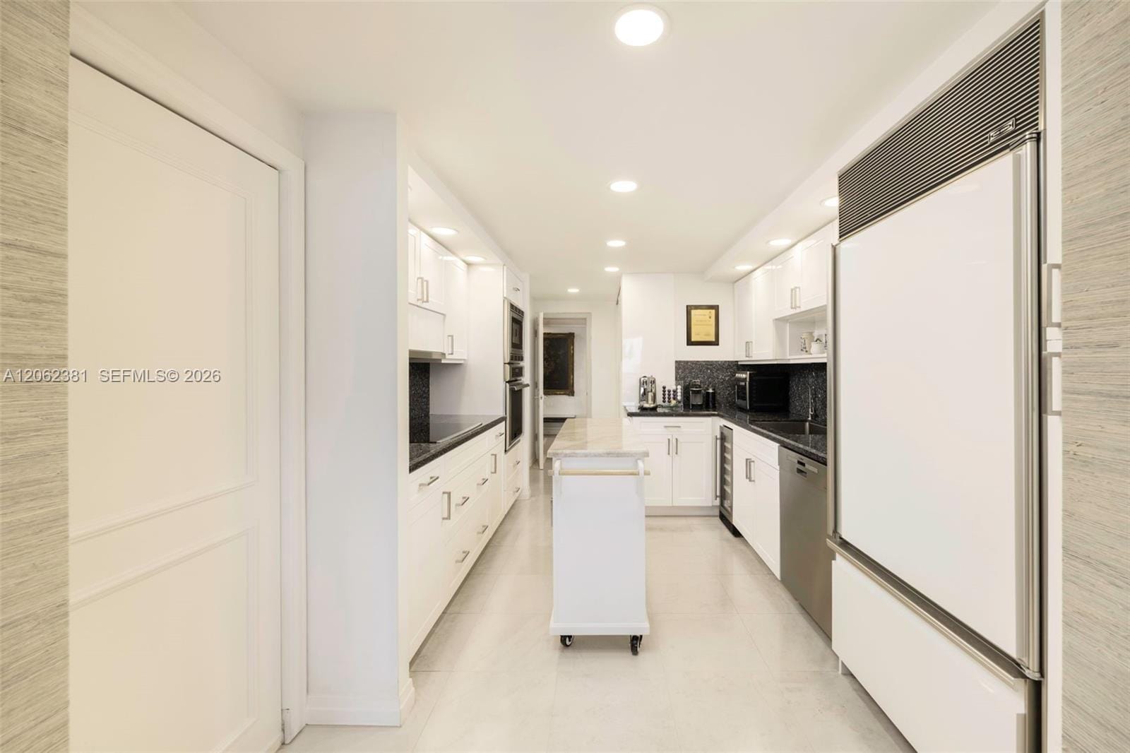 2 Grove Isle Drive B1109 — photo 5