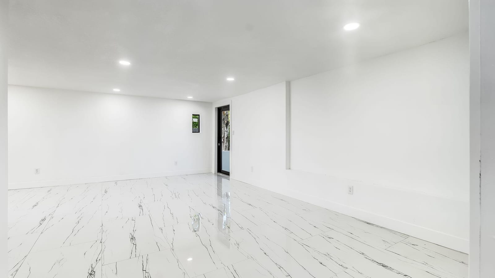 118 NEWTON Road — photo 6