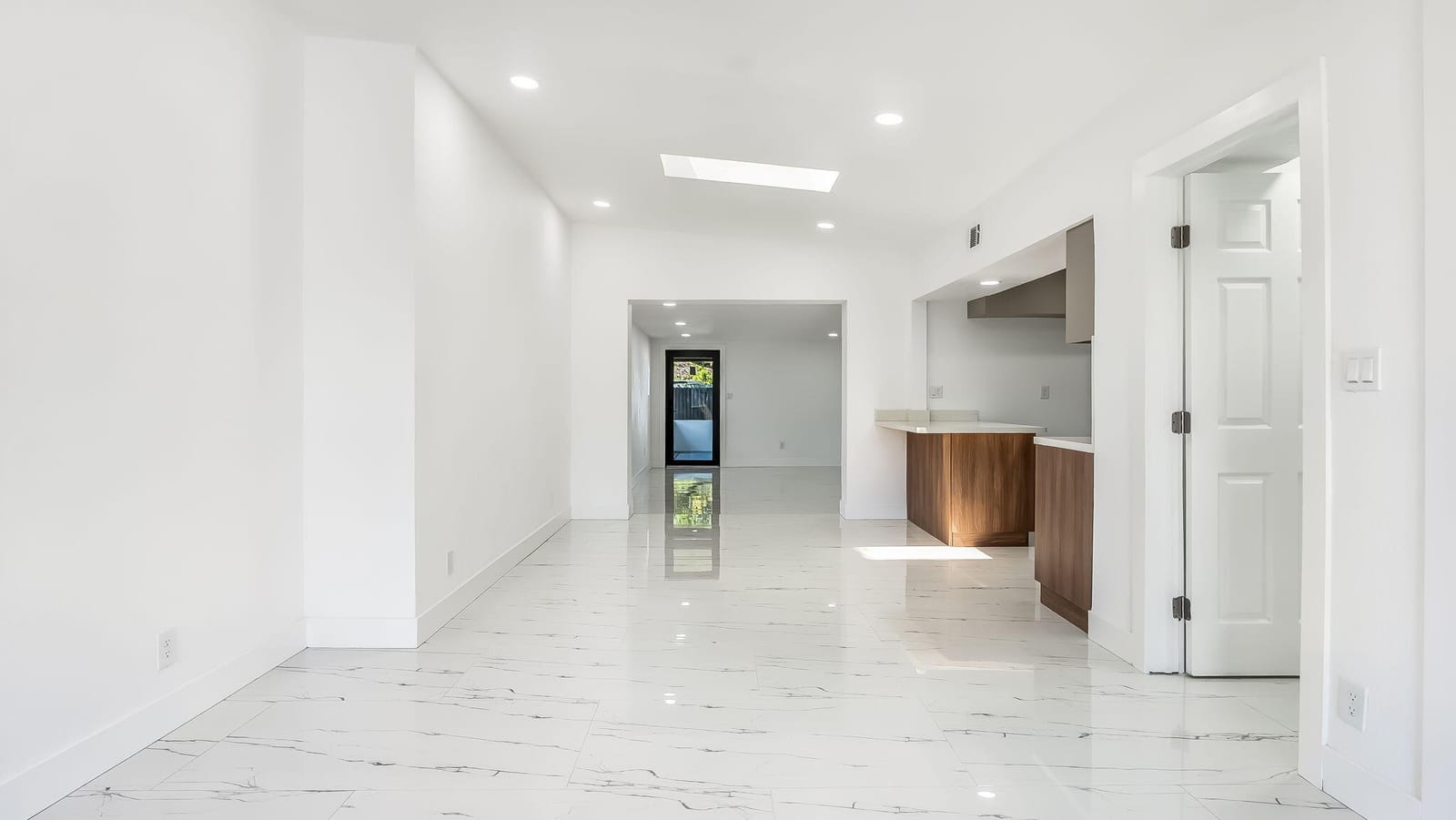 118 NEWTON Road — photo 9