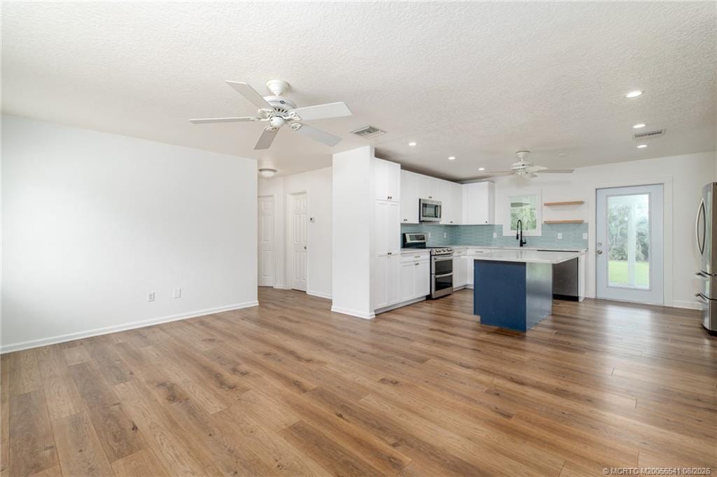 8300 SE Camellia Drive, Hobe Sound, FL 33455 photo 3