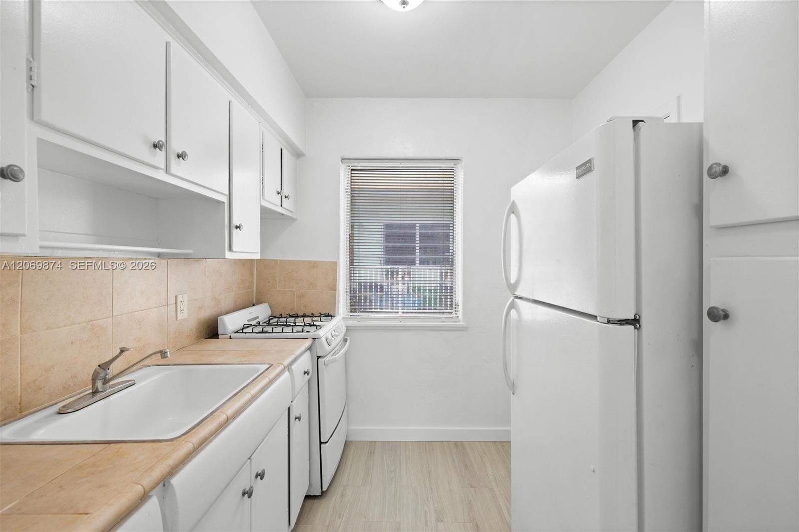 7721 Dickens Avenue 6 — photo 2