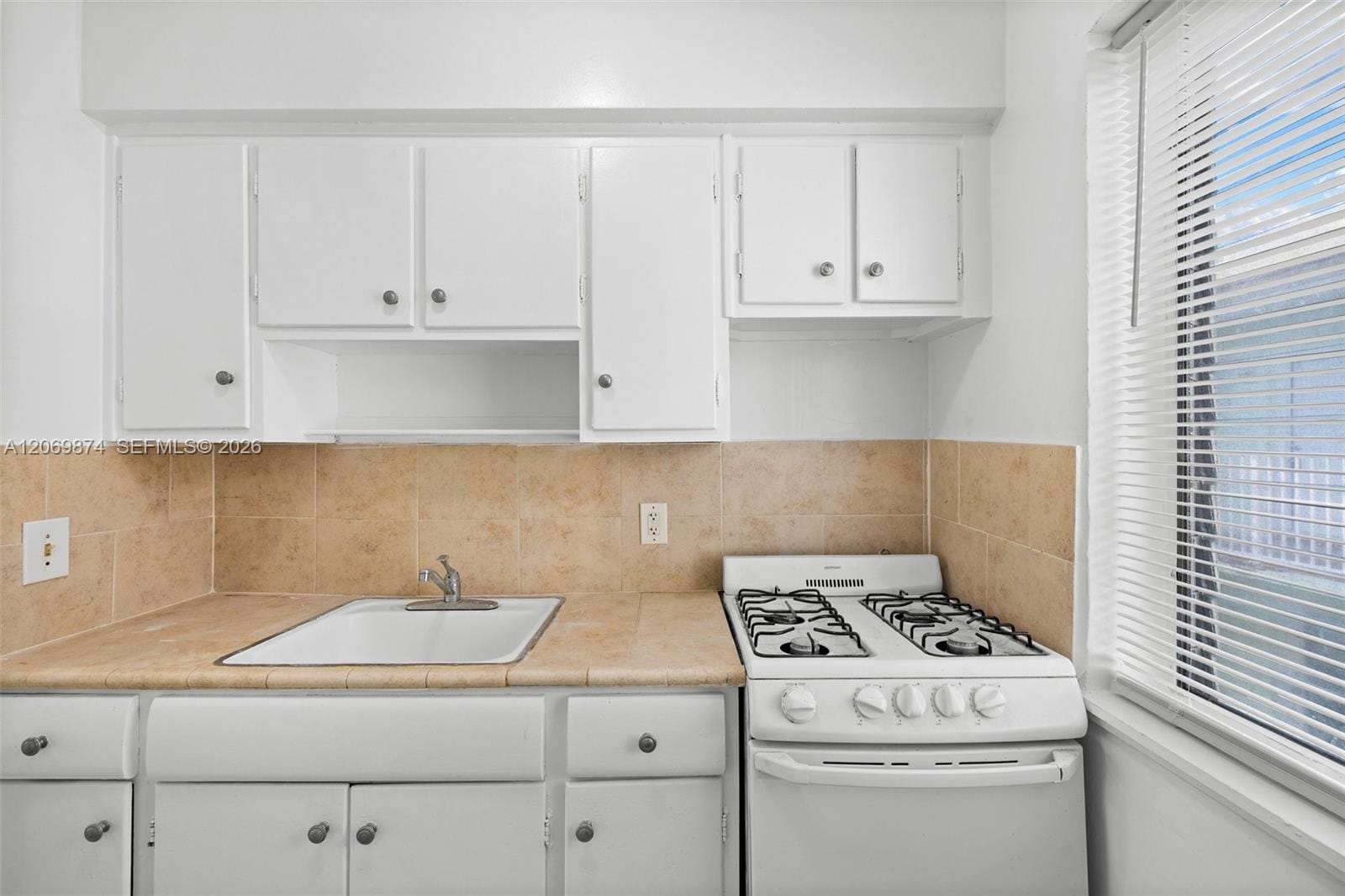 7721 Dickens Avenue 6 — photo 3