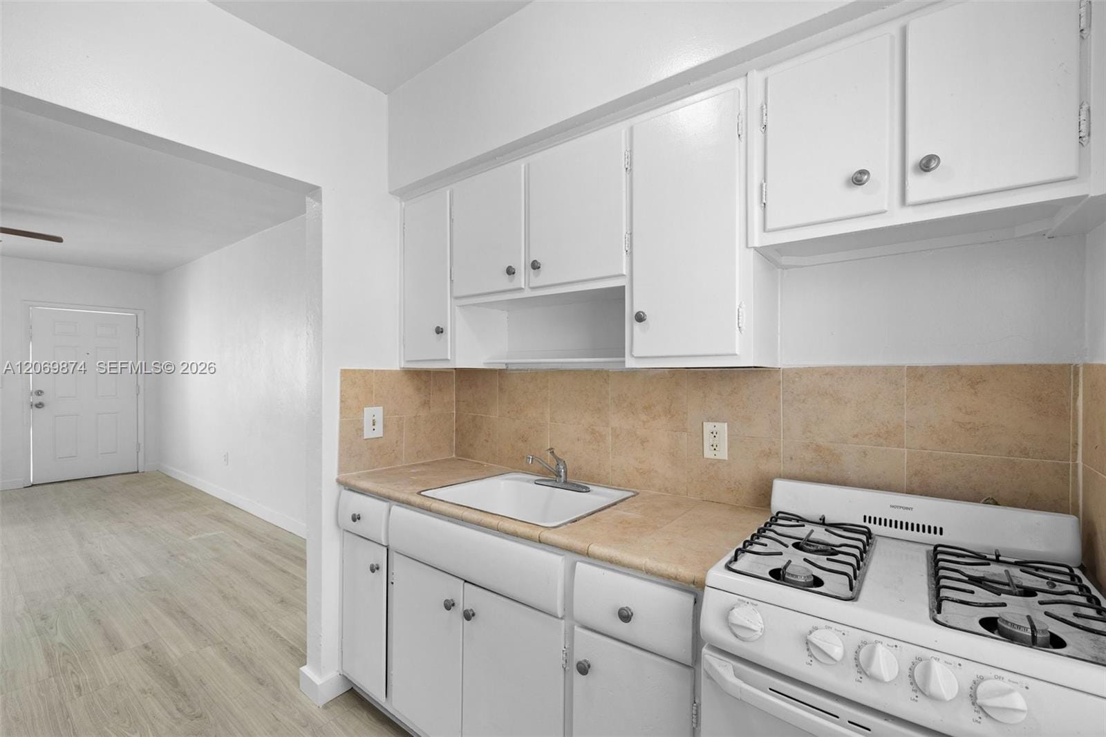 7721 Dickens Avenue 6 — photo 4