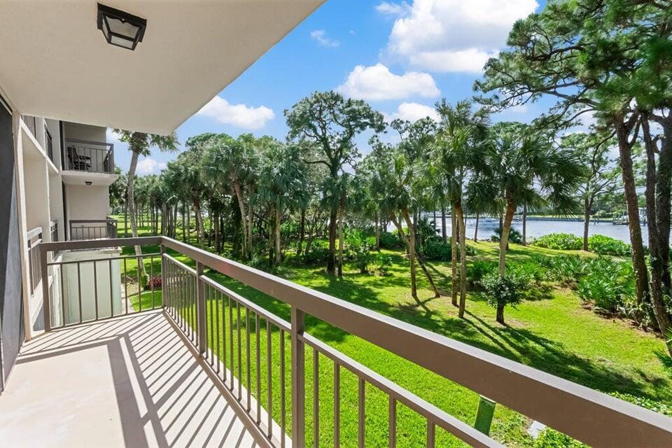 2101 Marina Isle Way 203, Jupiter, FL 33477 photo 12