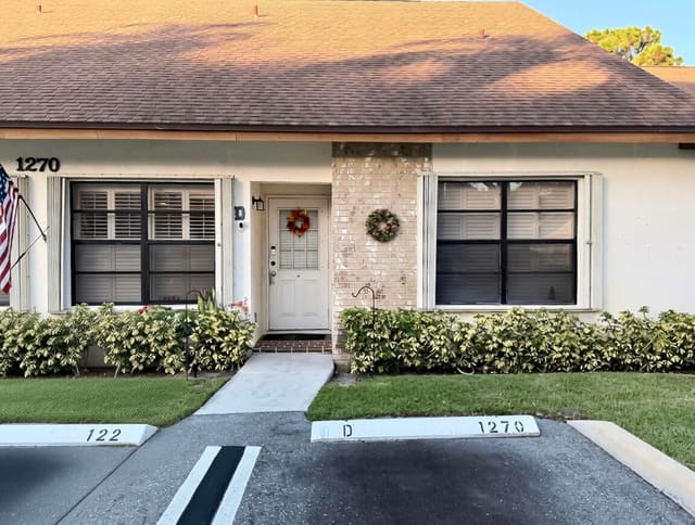 1270 PARKSIDE GREEN Drive D, Greenacres, FL 33415
