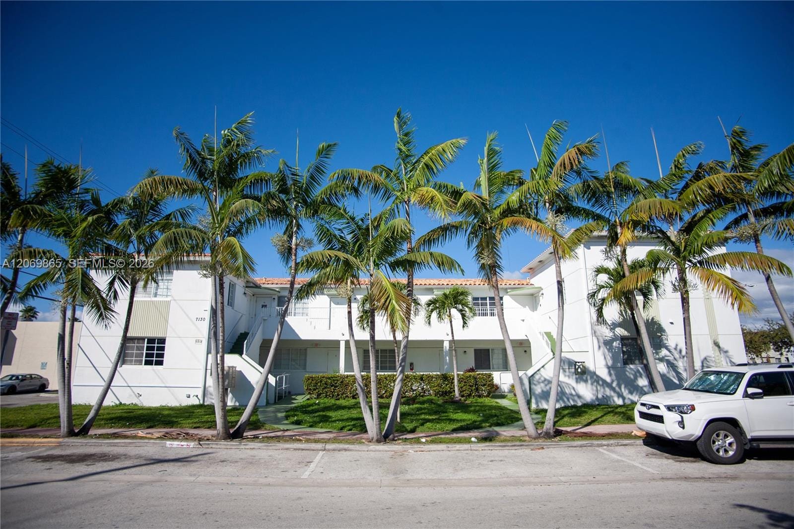 7130 Rue Versailles 10, Miami Beach, FL 33141
