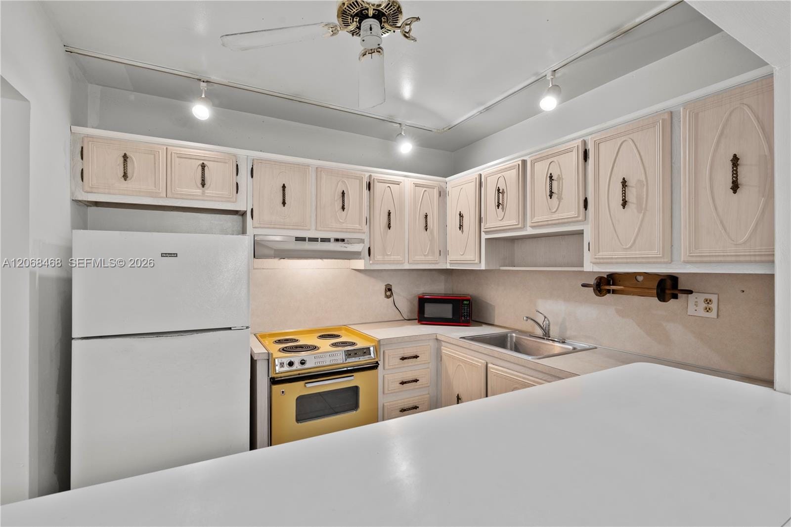 5620 SW 3rd Place 103, Margate, FL 33068 photo 3
