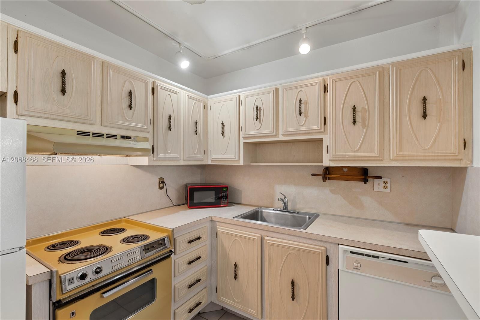 5620 SW 3rd Place 103, Margate, FL 33068 photo 4