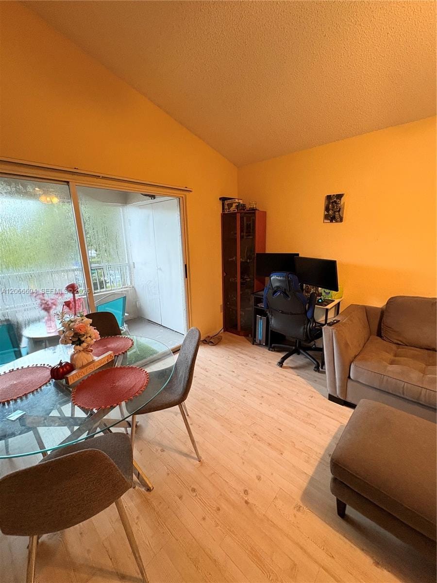 2880 N Oakland Forest Drive 313 — photo 2