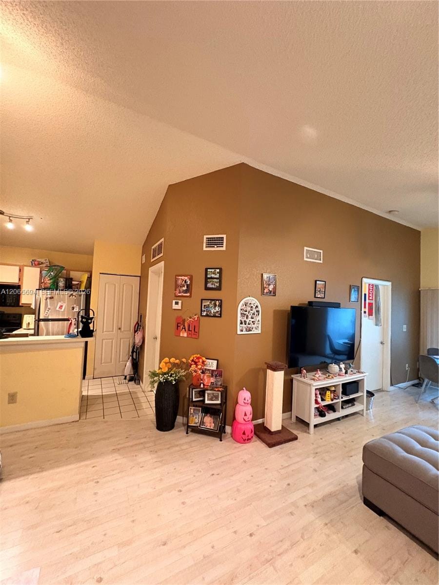2880 N Oakland Forest Drive 313 — photo 6