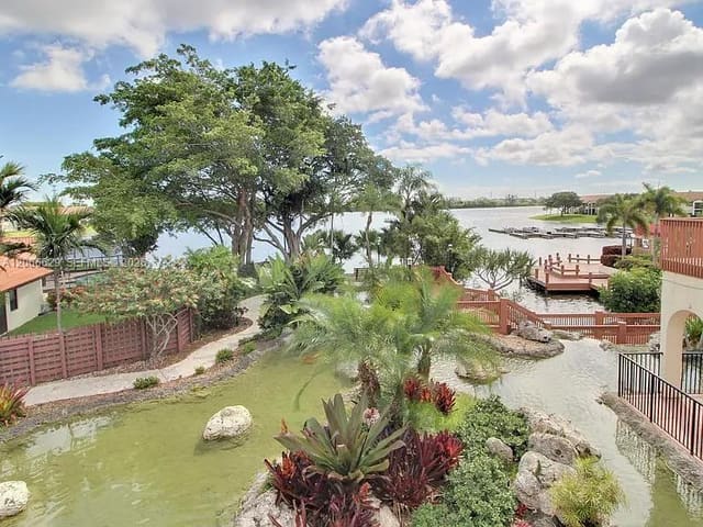 206 Liberty Court ., Deerfield Beach, FL 33442