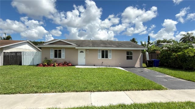 8151 SW 7th Street, North Lauderdale Village, North Lauderdale, FL