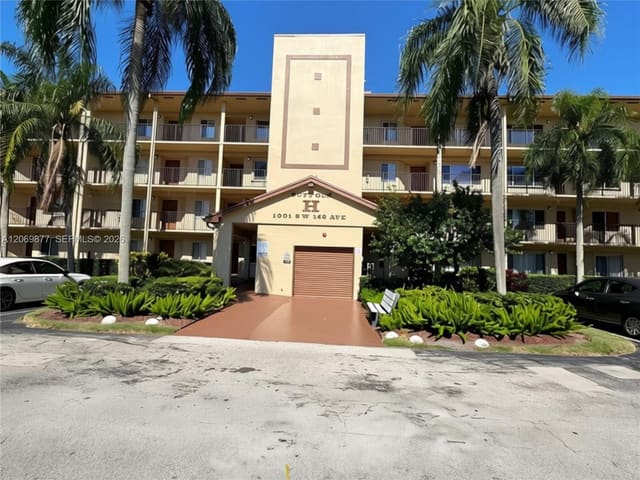 1301 SW 142nd Avenue 104-H, Pembroke Pines, FL 33027