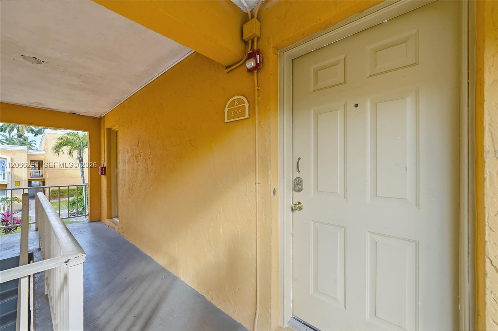 17901 NW 68th Avenue R206, Hialeah, FL 33015