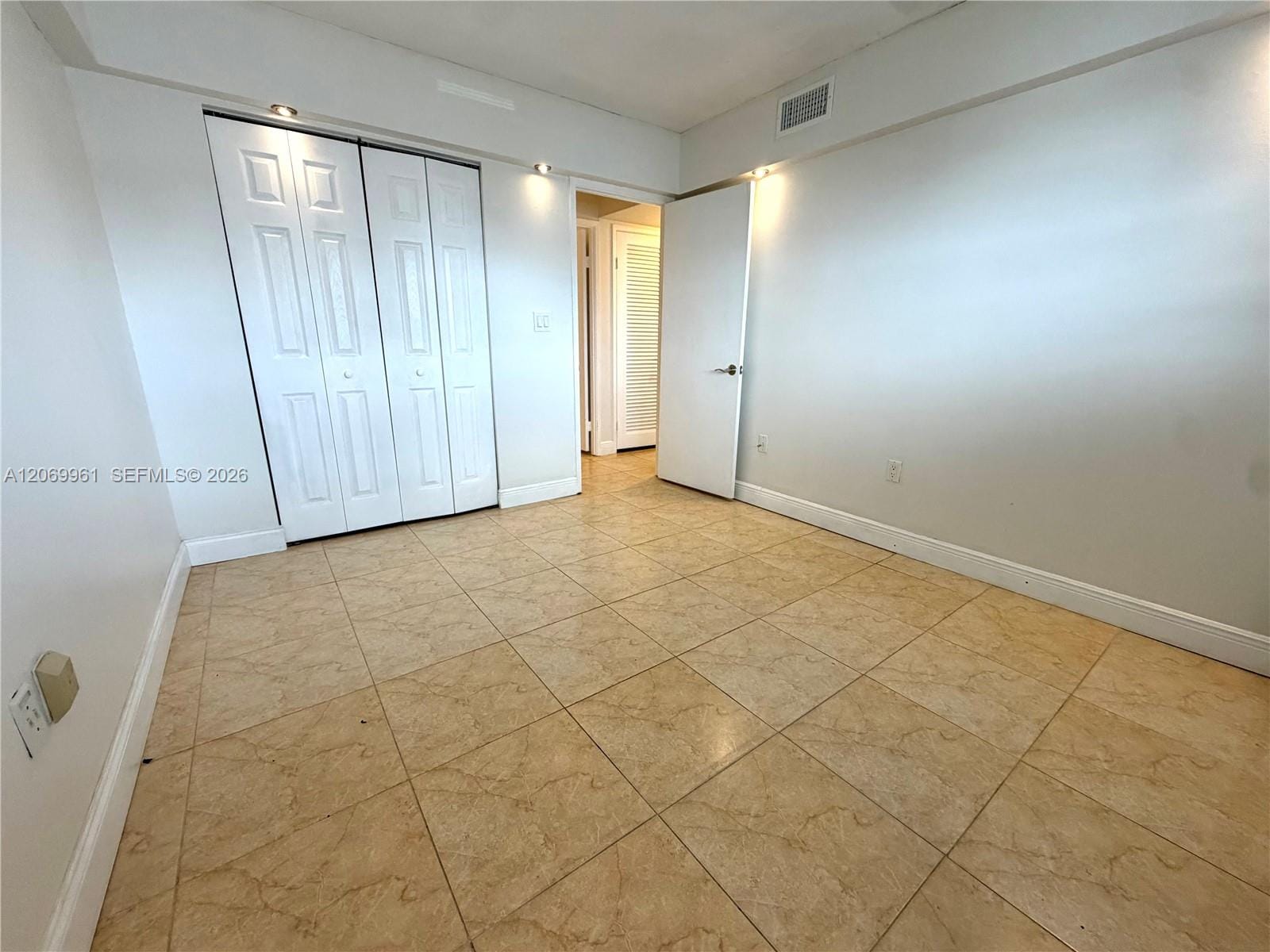 1660 NE 191st Street 406-1 — photo 7