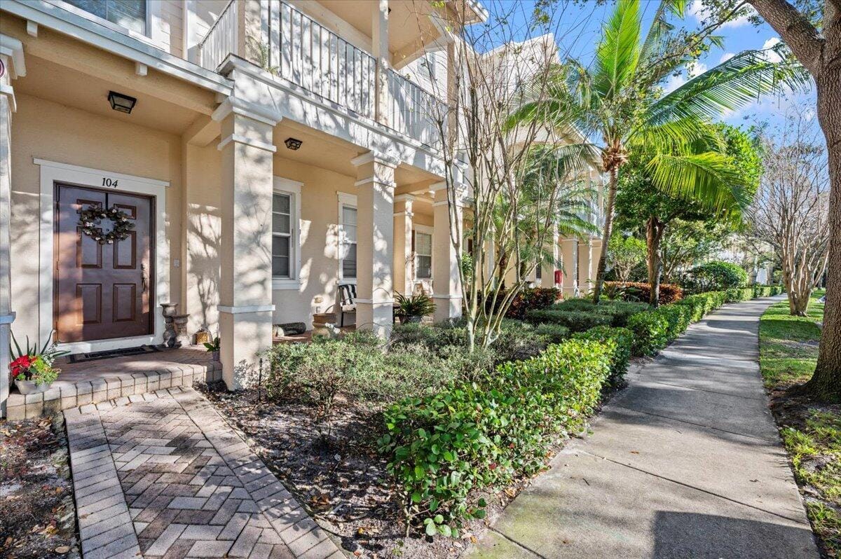 335 E Thatch Palm Circle 104, Jupiter, FL 33458