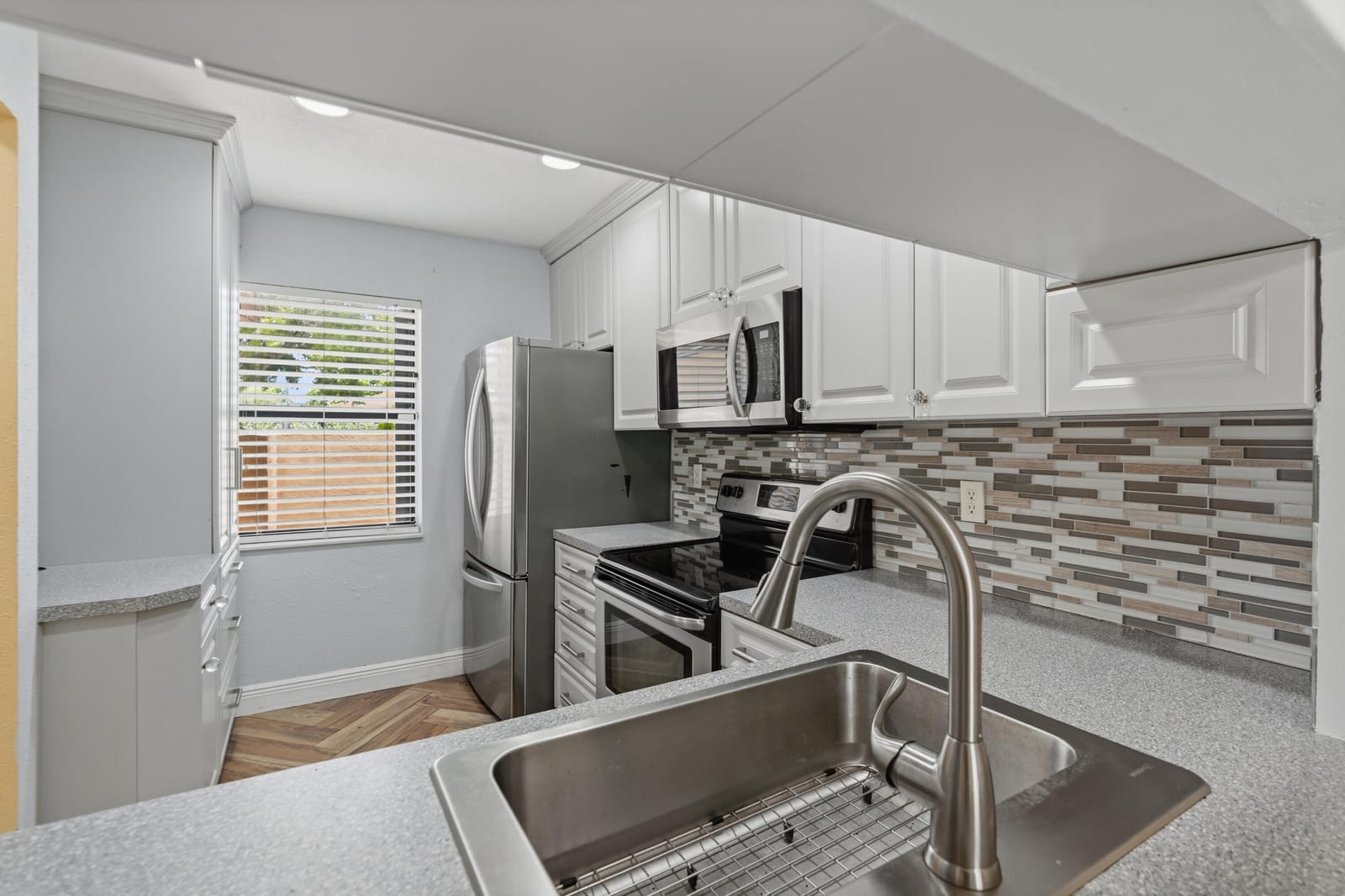 10927 NW 29TH Court, Sunrise, FL 33322 photo 2