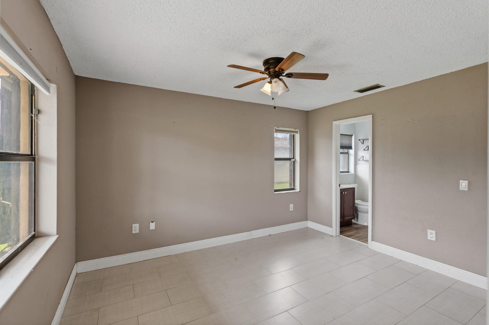 10927 NW 29TH Court, Sunrise, FL 33322 photo 11