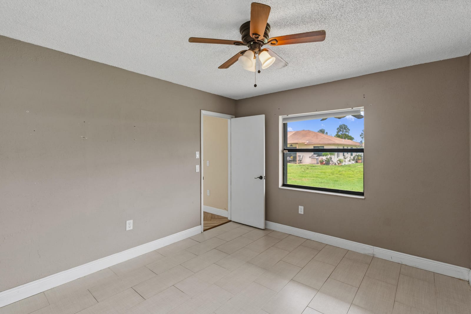 10927 NW 29TH Court, Sunrise, FL 33322 photo 12