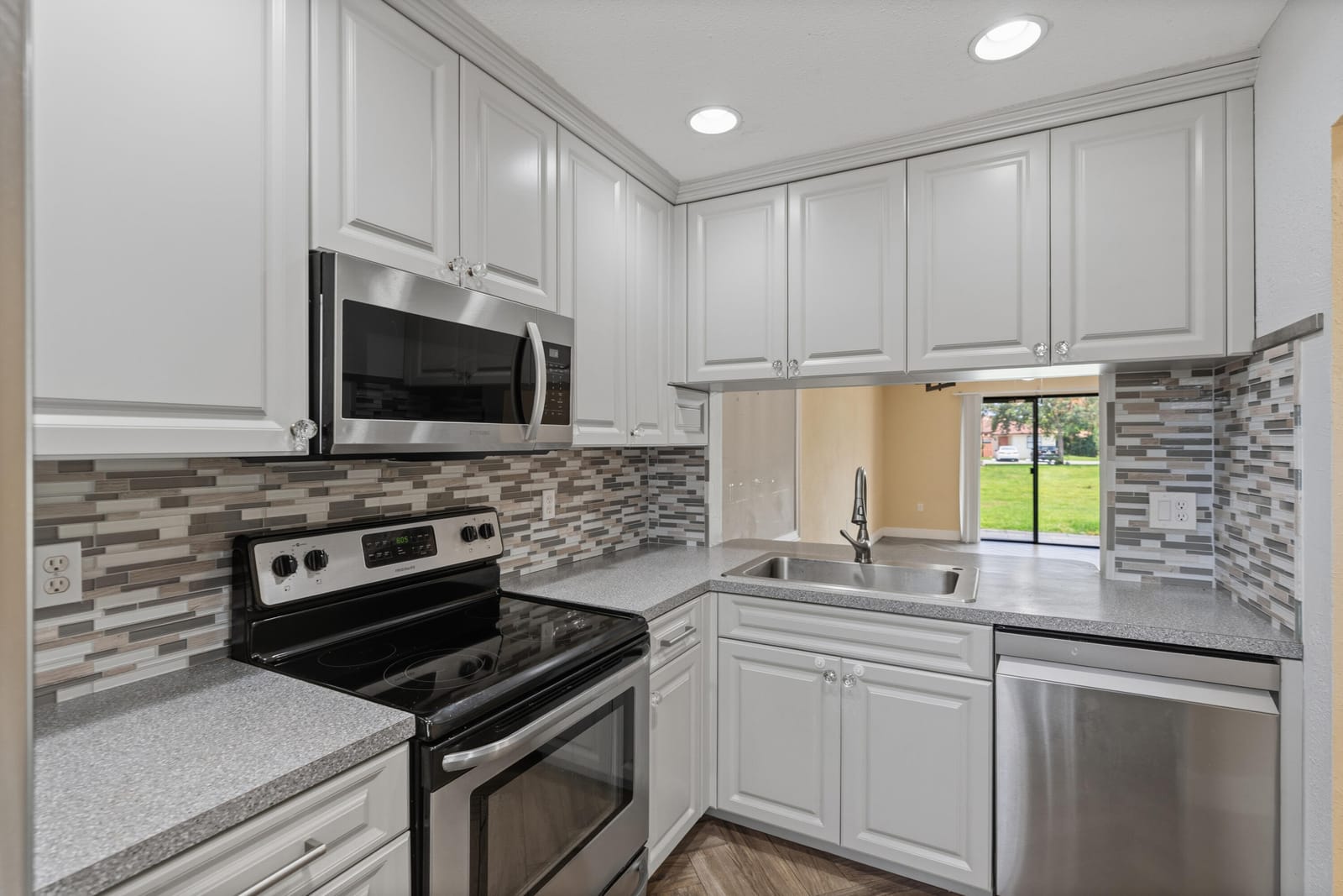 10927 NW 29TH Court, Sunrise, FL 33322 photo 6