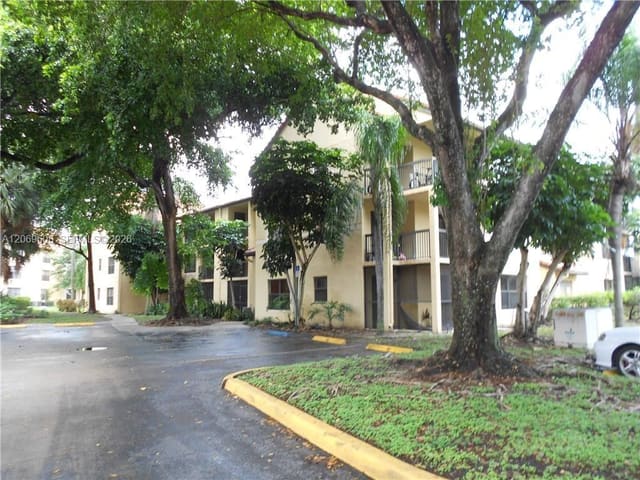 4341 W Mcnab Road 23, Pompano Beach, FL 33069