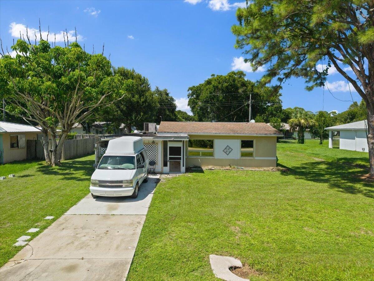 7902 HAMILTON Avenue, Fort Pierce, FL 34951 photo 2